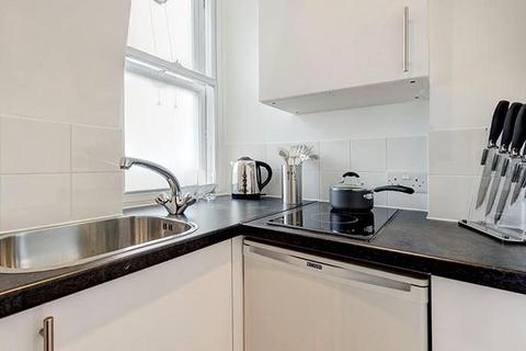 Studio to rent, Mayfair, London W1J