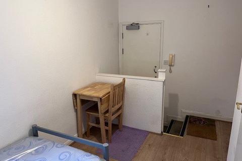 House share to rent, High Street, Ruislip HA4