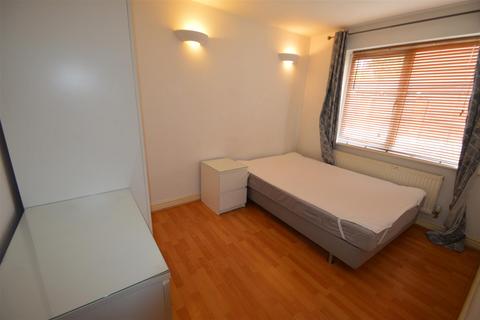 2 bedroom flat to rent, Newcastle Street, Manchester M15