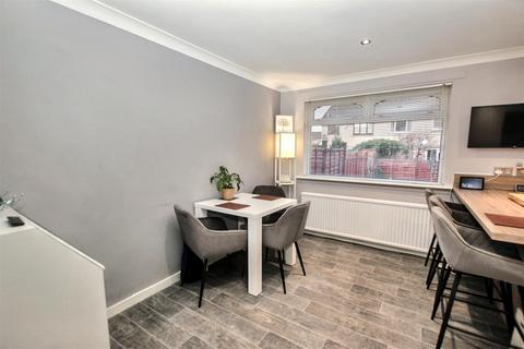 15 Andrew Place, Carluke, ML8 5UD