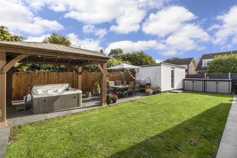 12 Fairlight Cross, Longfield, DA3 7JD