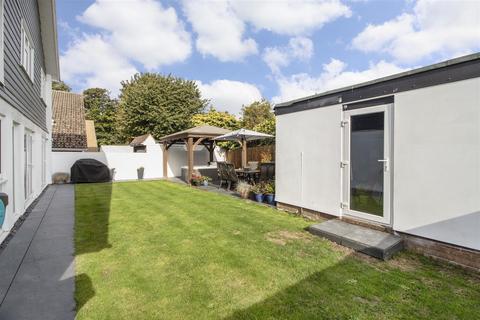 12 Fairlight Cross, Longfield, DA3 7JD