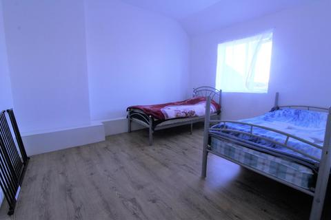 2 bedroom flat to rent, High Street, Waltham Cross