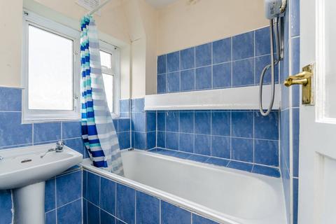 28 Carnbrook Road, London, SE3 8AE
