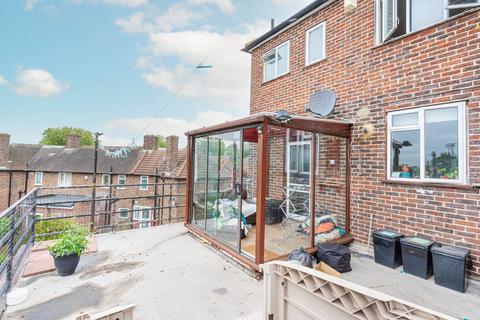 28 Carnbrook Road, London, SE3 8AE