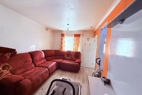 3 bedroom house to rent, Renfrew Road, Hounslow