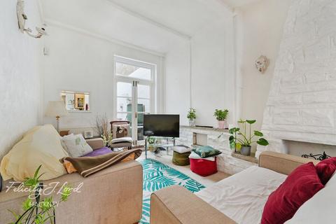 43 Tudor Road, London, E9 7SN