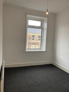 2 bedroom flat to rent, Affleck Street, Gateshead NE8