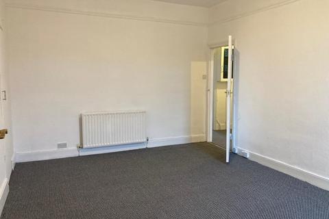 2 bedroom flat to rent, Affleck Street, Gateshead NE8