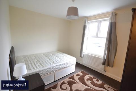 1 bedroom in a flat share to rent, Pine Road, London NW2