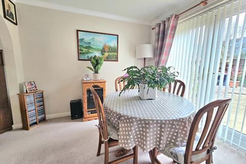 14 Blackwells, Woodmancote, Dursley, GL11 4BG