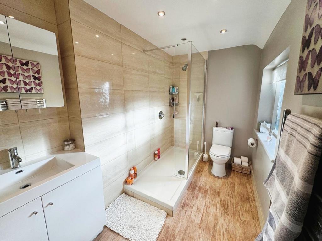 71b91be5-Bed 201 20 Ensuite.jpg