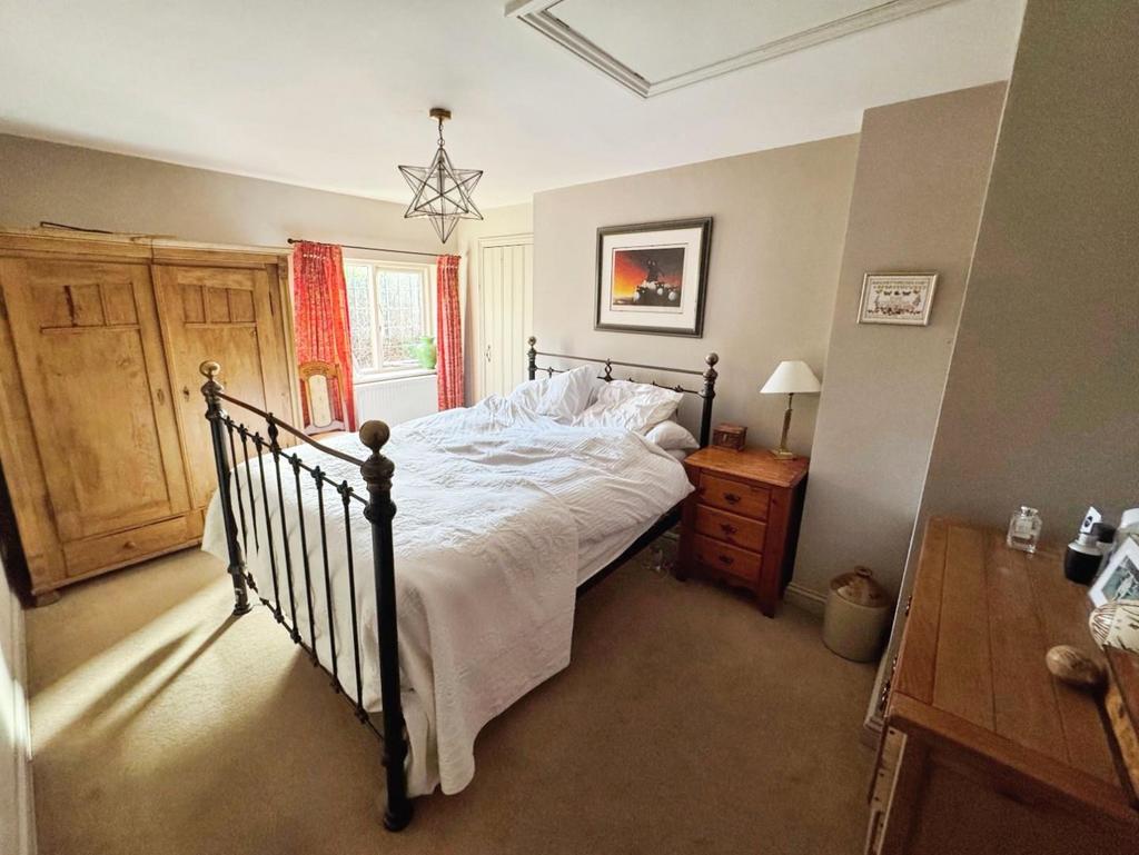A332d031-Bed 202.jpg