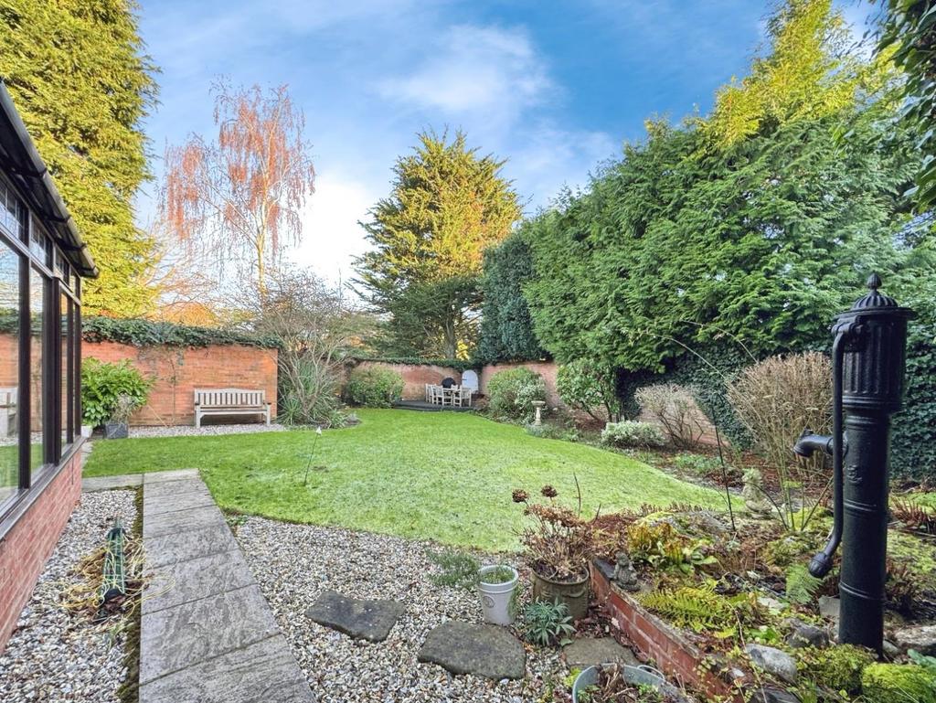 4d1cdf5d-Garden 201.jpg