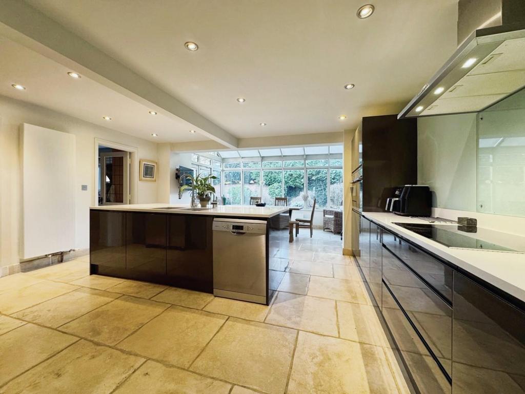 F0cf71b0-Kitchen 201.jpg