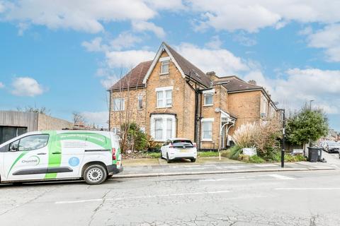 1 bedroom flat for sale, 39 Farnley Road, London, SE25