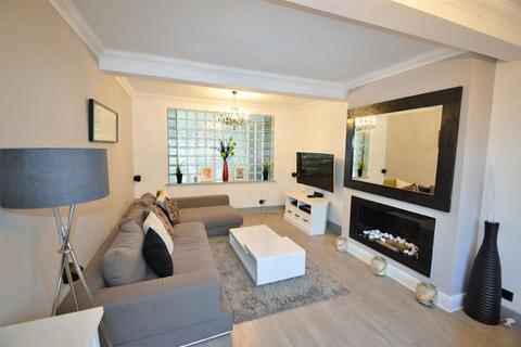 5 bedroom detached house to rent, Westminster Gardens, London, E4