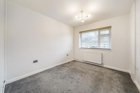 2 bedroom apartment to rent, Elmfield Way South Croydon CR2