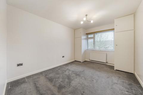 2 bedroom apartment to rent, Elmfield Way South Croydon CR2