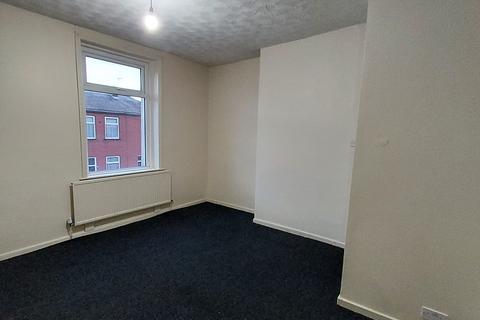 2 bedroom terraced house to rent, Pine Street, Bury BL9