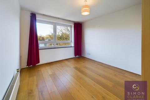 2 bedroom flat to rent, Holden Road, Woodside Park, N12 - WITH HUGE PRIVATE ROOF TERRACE