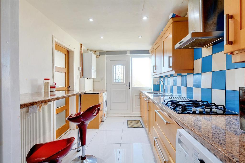 Kitchen 2.jpeg
