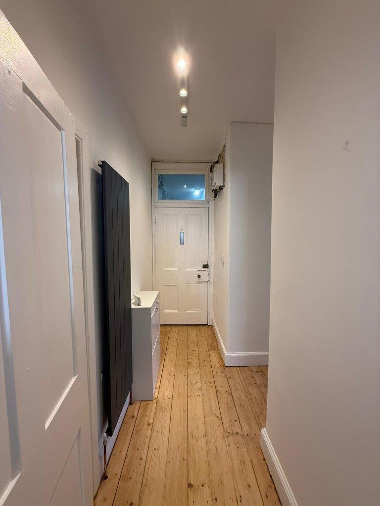 28 Gardners Crescent Marketing pictures (15)