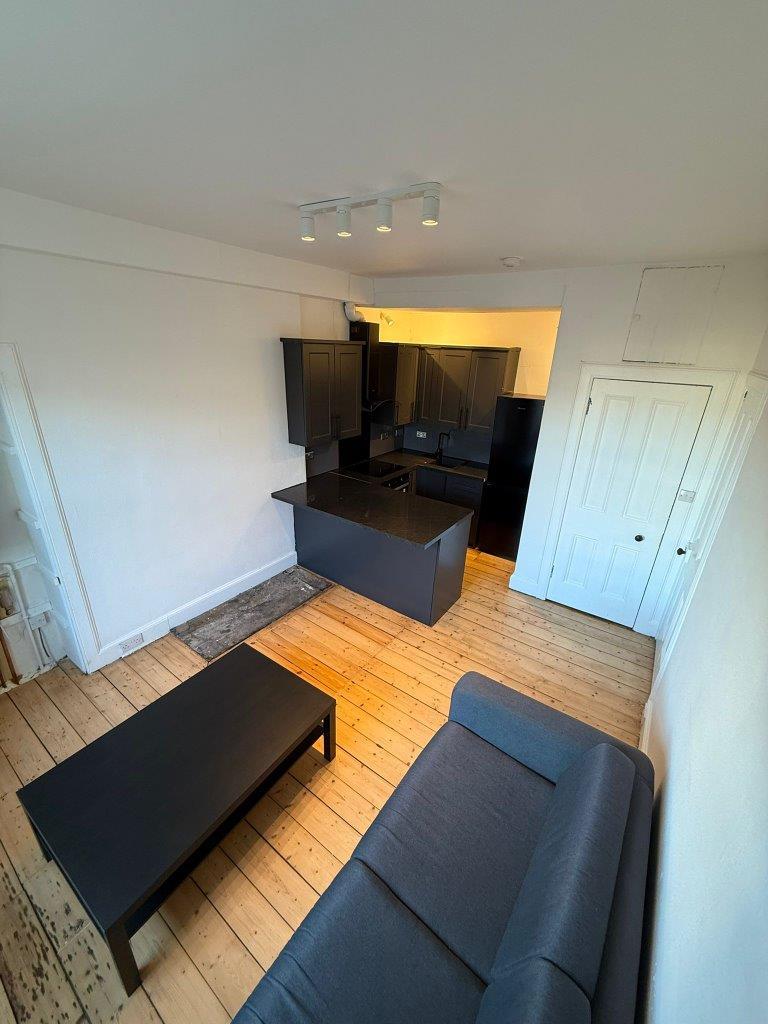 28 Gardners Crescent Marketing pictures (12)