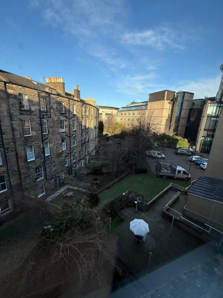 28 Gardners Crescent Marketing pictures (3)
