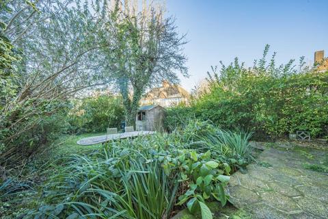 3 Winscombe Crescent, London, W5 1AZ