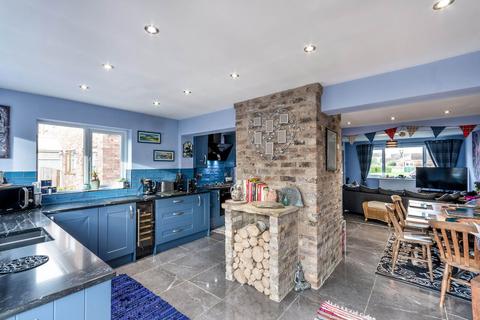 3 bedroom semi-detached house for sale, Galway Crescent, Retford DN22