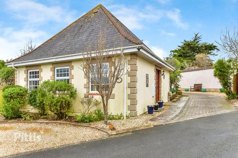 3 bedroom detached bungalow to rent, Waters Edge Bouldnor PO41