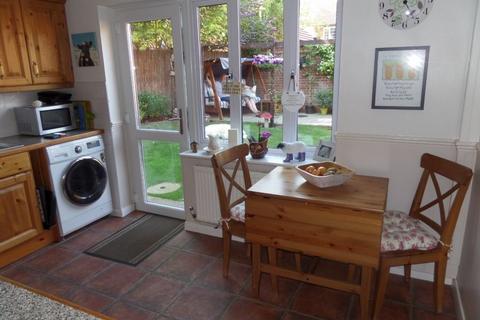 2 bedroom semi-detached house to rent, Dulwich Close, Newport Pagnell