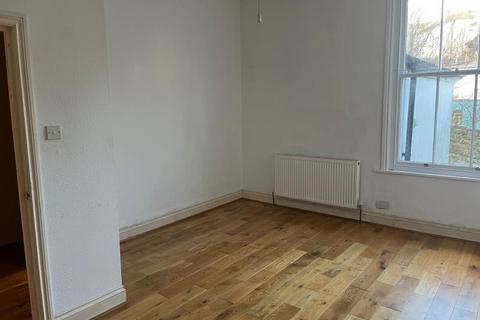 2 bedroom flat to rent, Silchester Road, St Leonards TN38 0JB