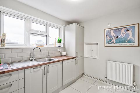 12 Winsbeach, London, E17 3SS