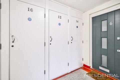 12 Winsbeach, London, E17 3SS