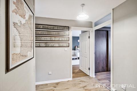 12 Winsbeach, London, E17 3SS