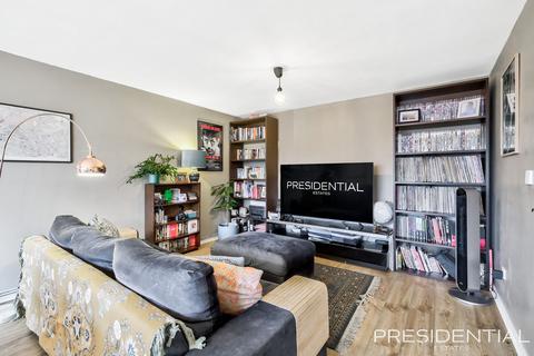 12 Winsbeach, London, E17 3SS