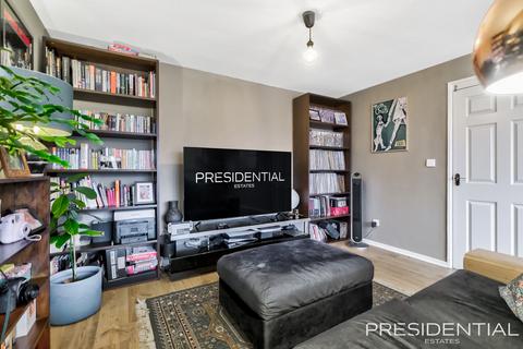 12 Winsbeach, London, E17 3SS