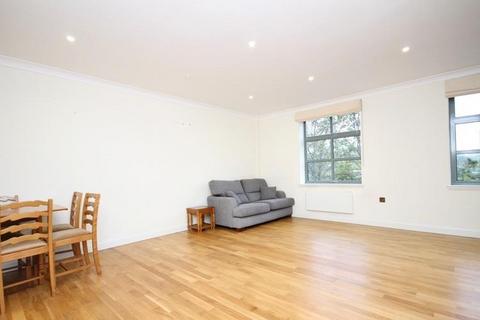 2 bedroom flat to rent, River Place