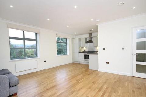 2 bedroom flat to rent, River Place