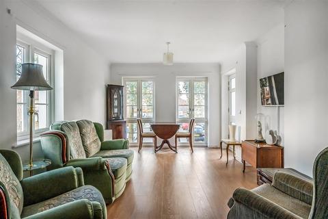 1 bedroom apartment for sale, Mickleham Gardens, Cheam Village