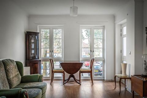 1 bedroom apartment for sale, Mickleham Gardens, Cheam Village