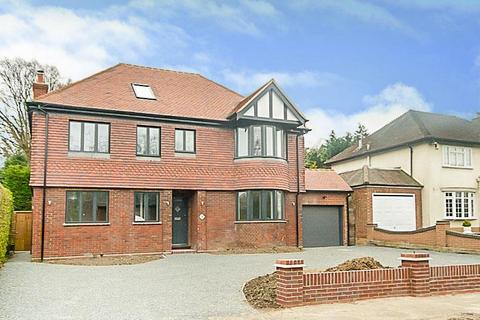 6 bedroom detached house to rent, St Charles Road, Brentwood