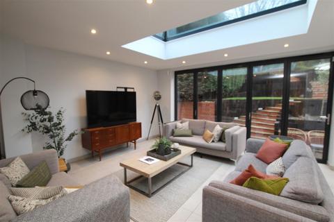 6 bedroom detached house to rent, St Charles Road, Brentwood