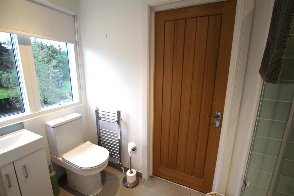 Top Floor bath.jpeg