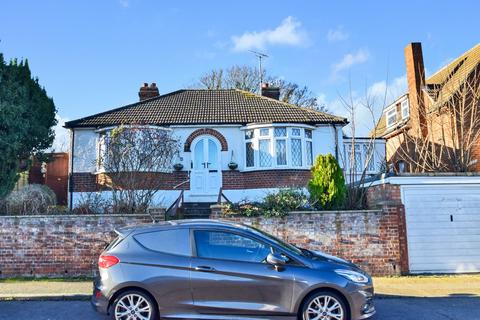 3 bedroom detached bungalow for sale, Lancelot Avenue, Strood, Rochester, ME2