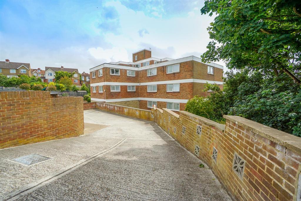 5 Linton Court (35).jpg