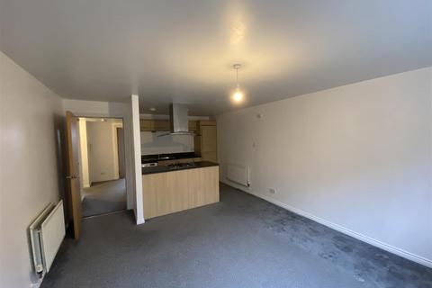 2 bedroom flat to rent, Morris Court, Perth