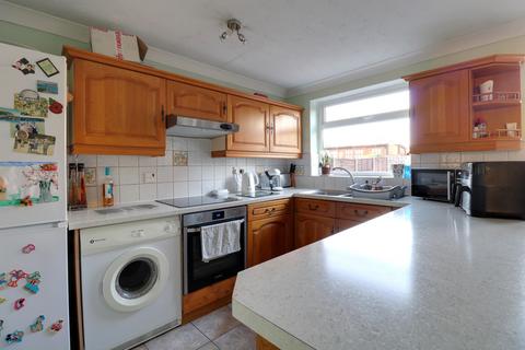 3 bedroom semi-detached house for sale, Greenfern Avenue, Burnham SL1